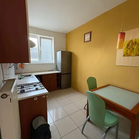 V Centre Mesta S Vyhladom Na Pesiu Zonu 미칼로브체