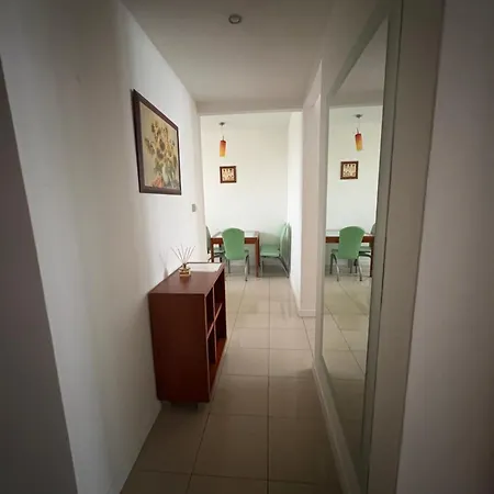 Apartmán V Centre Mesta S Vyhladom Na Pesiu Zonu