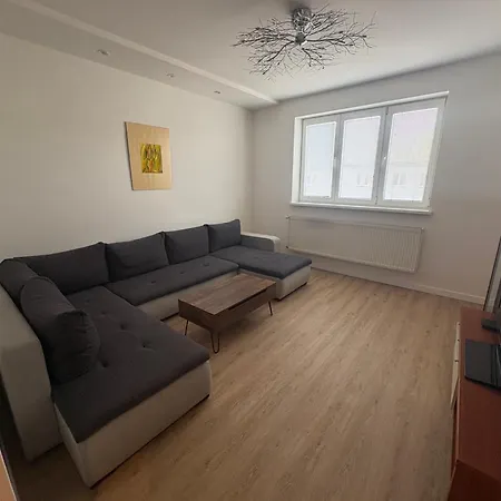Apartmán V Centre Mesta S Vyhladom Na Pesiu Zonu Michalovce